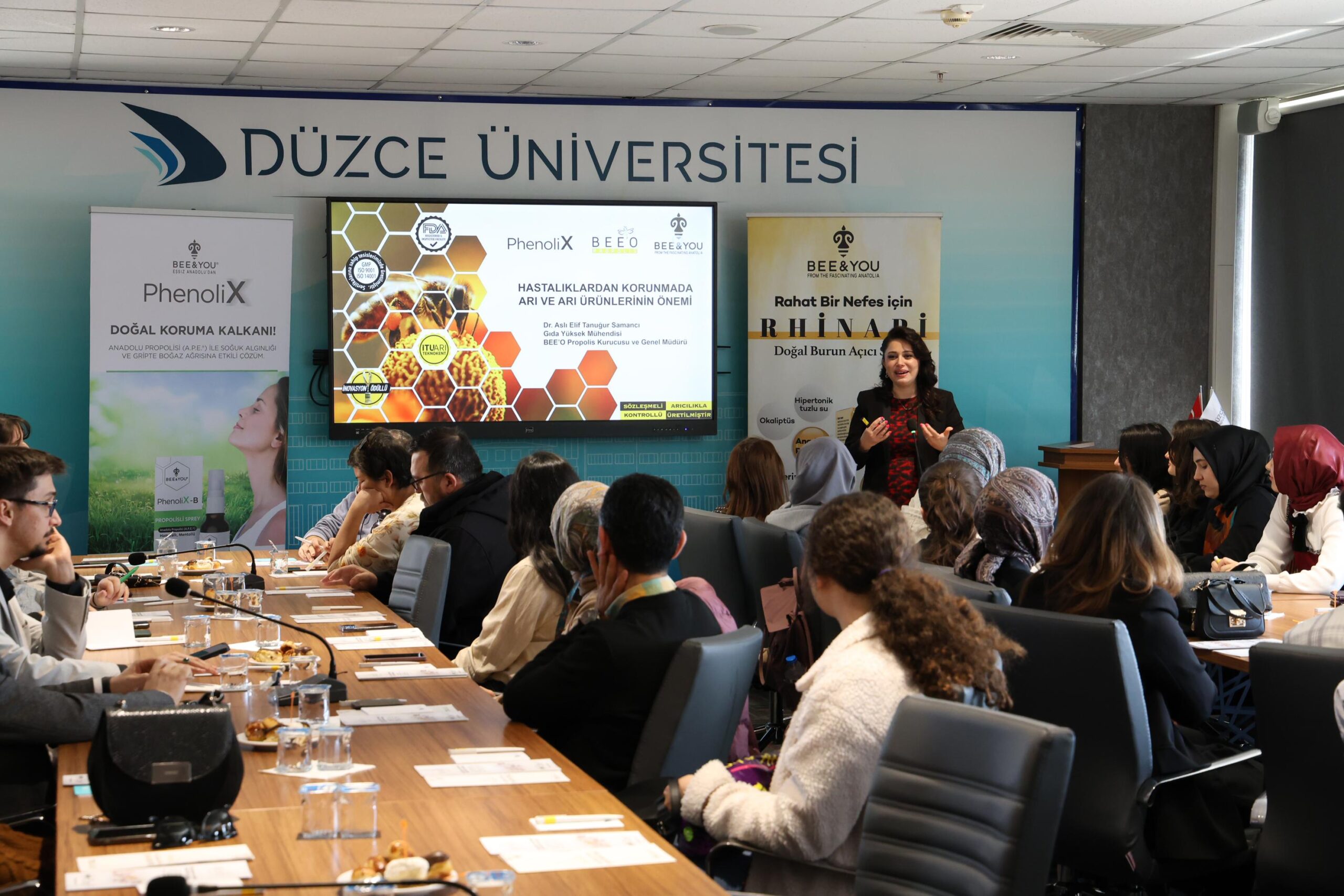 Düzce Üniversitesi’nde “Modern Tıpta Arı Ürünleri” Konferansı Düzenlendi