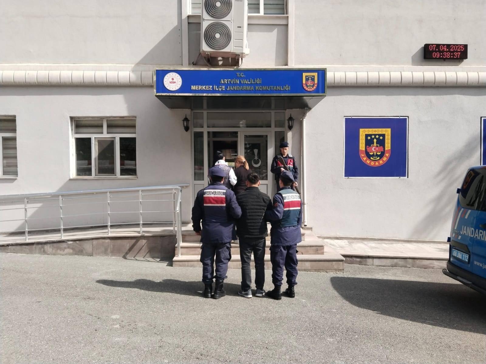Artvin’de 3 düzensiz göçmen yakalandı