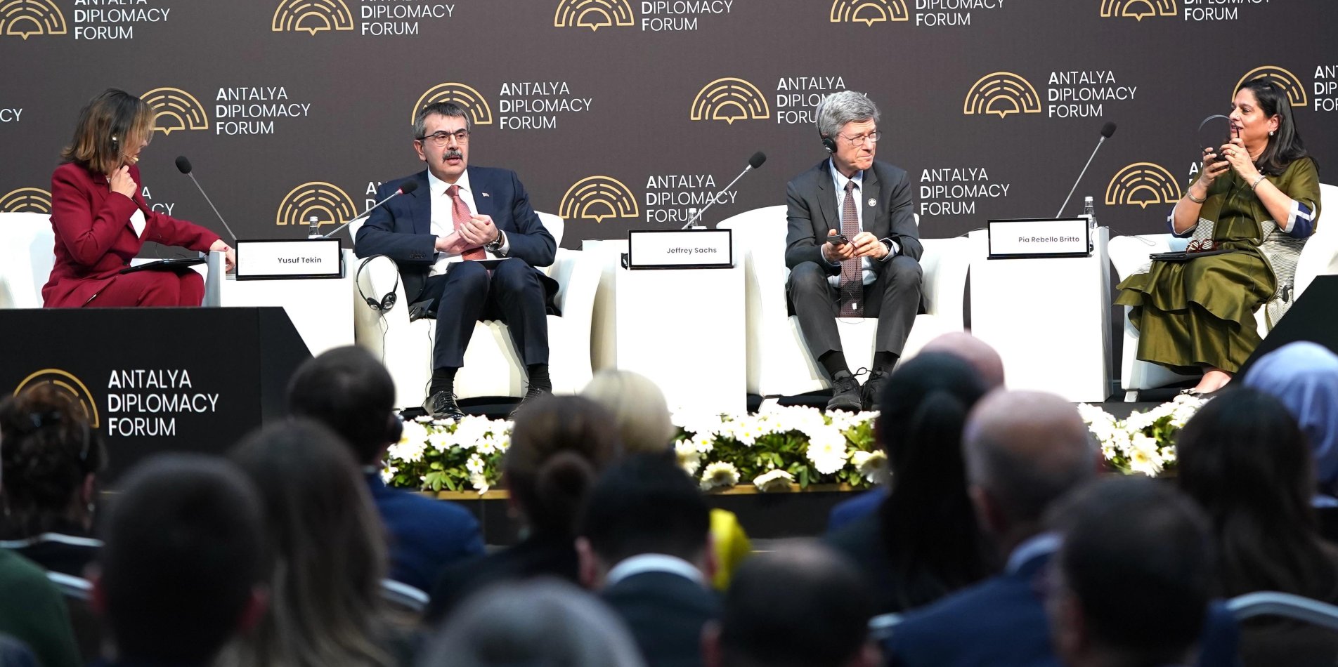 Antalya Diplomasi Forumu’nda Küresel Eğitim Paneli: “Ayrışan Dünyada Geleceği İnşa Etmek”