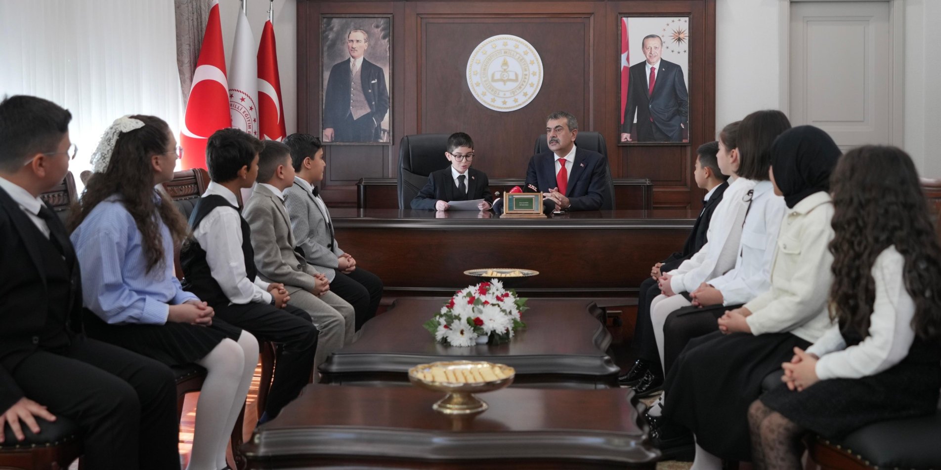 Bakan Tekin, 23 Nisan’da Koltuğunu 12 Yaşındaki Kenan’a Devretti