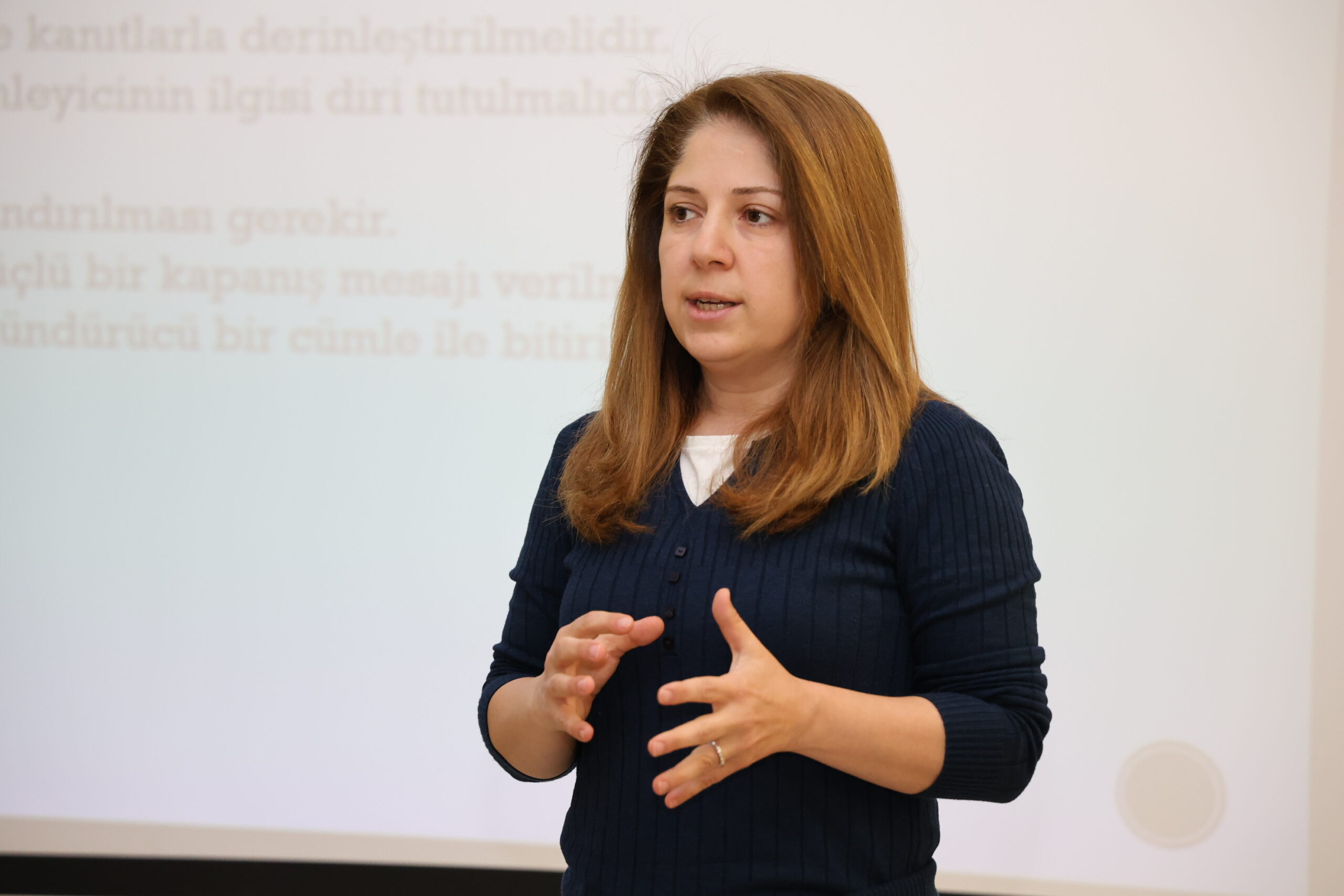 Topluluk Önünde Konuşmak Sanattır: Düzce Üniversitesi’nde Etkili İletişim Eğitimi