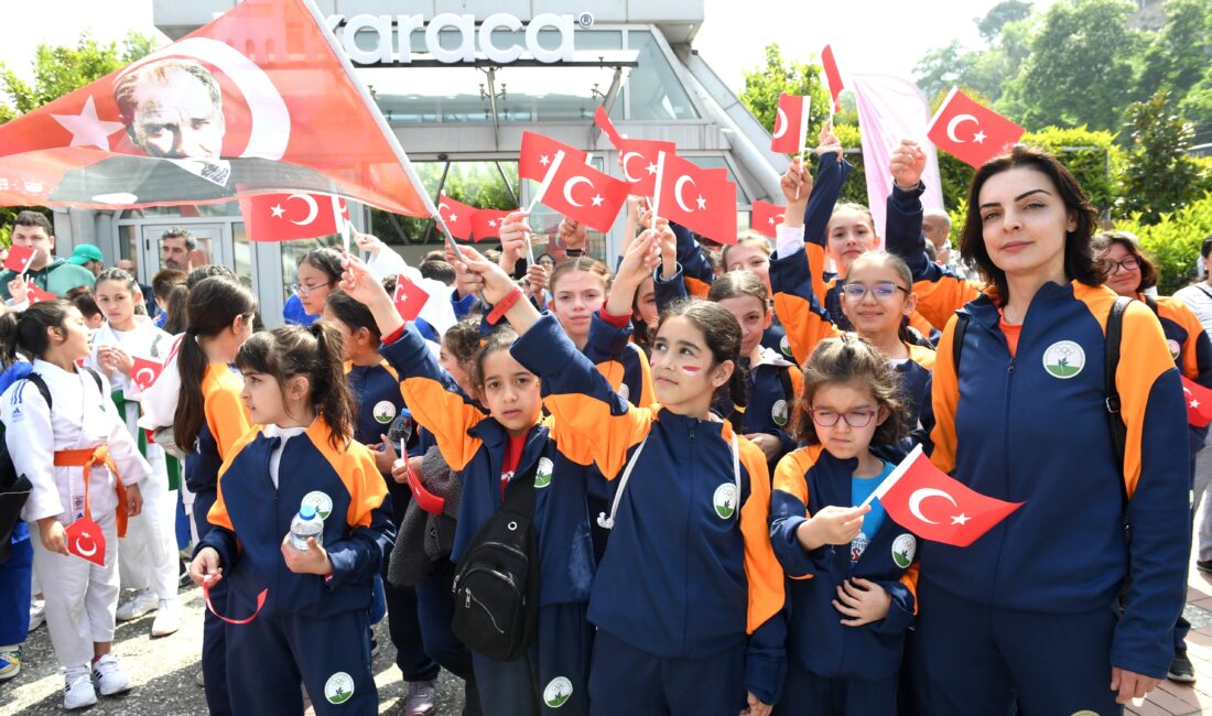 Osmangazi’de 23 Nisan Coşkusu Kortejle Taçlandı Kortejde Bayram Coşkusu Zirveye