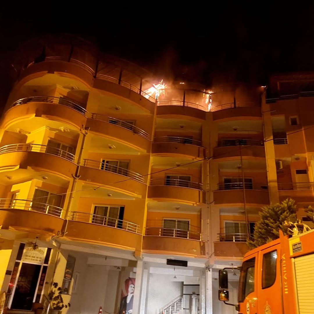 Yoğun Duman Arasında Bir Kişi Kurtarıldı