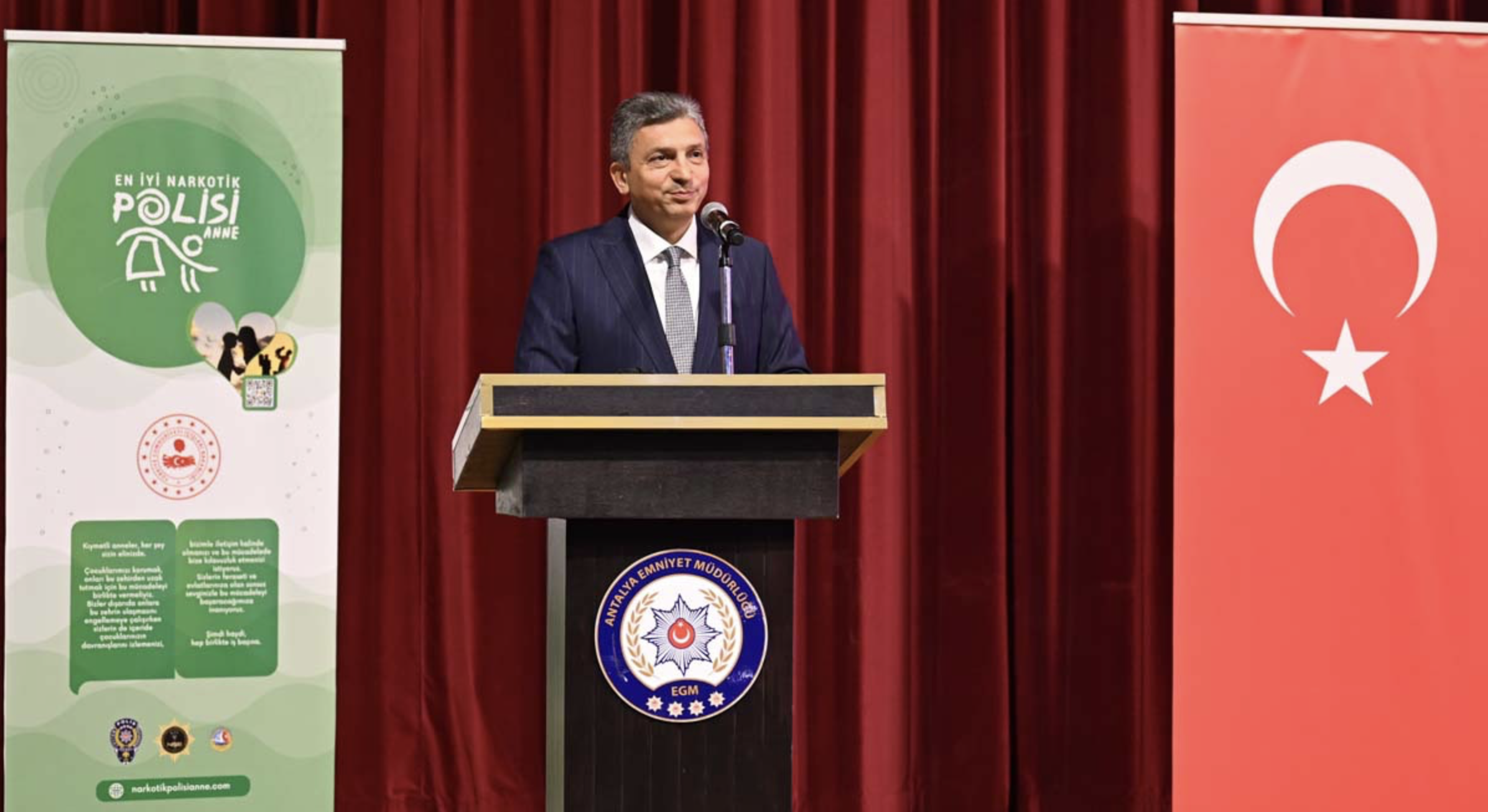 Antalya’da “En İyi Narkotik Polisi Anne” Paneli Düzenlendi