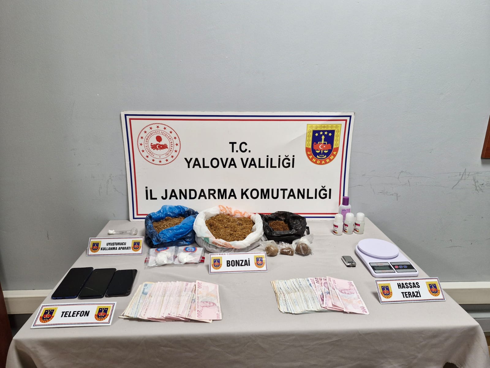 Yalova’da Uyuşturucu Operasyonu: Zehir Tacirleri Jandarmadan Kaçamadı