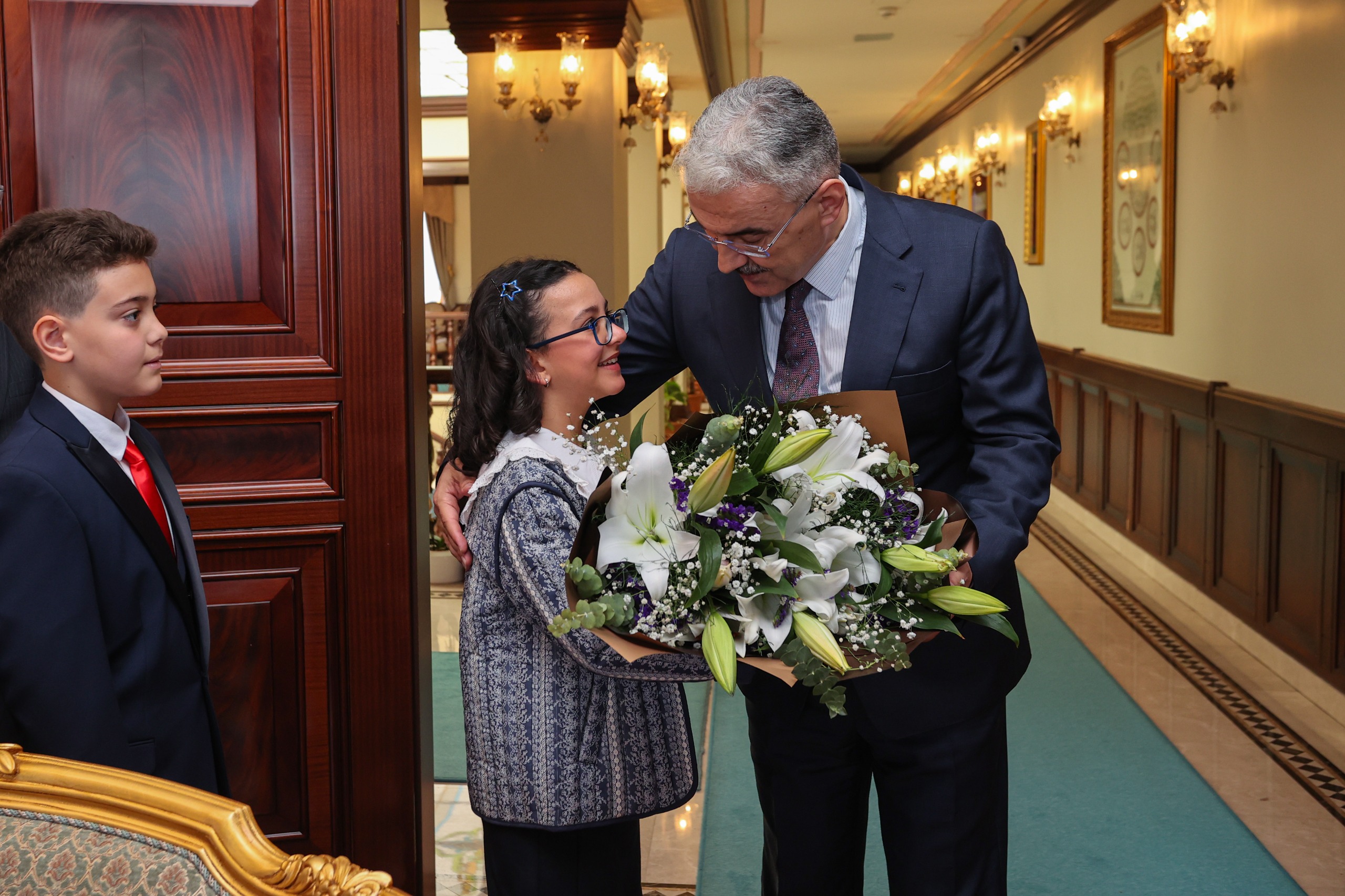Bursa Valisi Erol Ayyıldız, 23 Nisan’da Öğrencileri Ağırladı