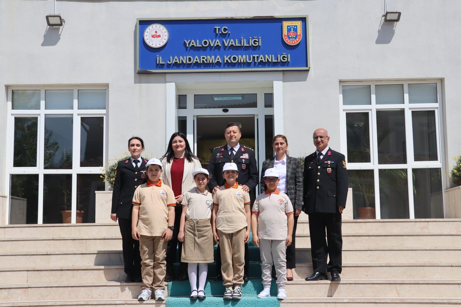 23 Nisan’da Minik Komutanlar Yalova İl Jandarma Komutanlığında Görev Başındaydı