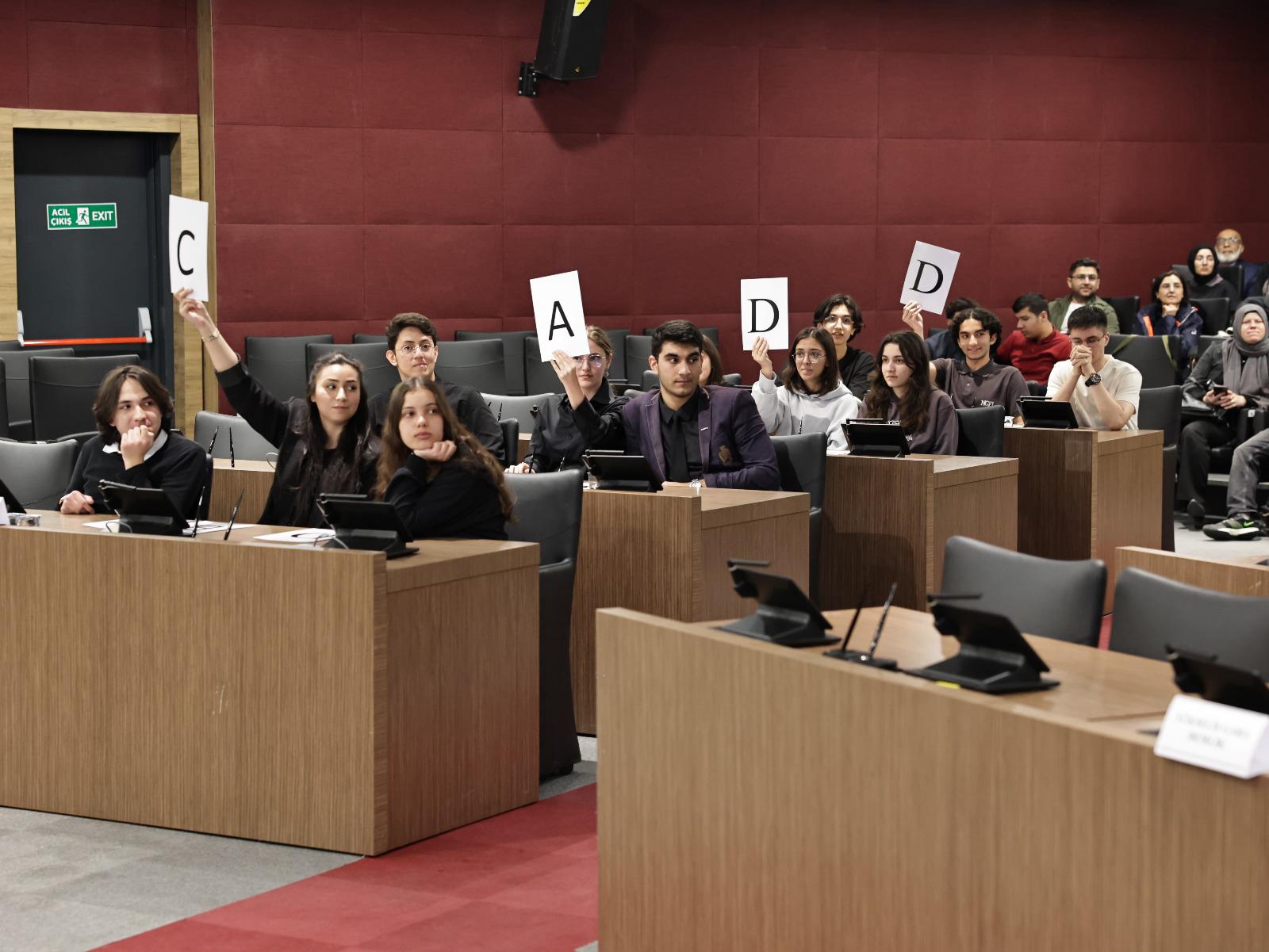 Kütahya’da Gençler Arası Bilgi Yarışmasının Yarı Finali Nefes Kesti