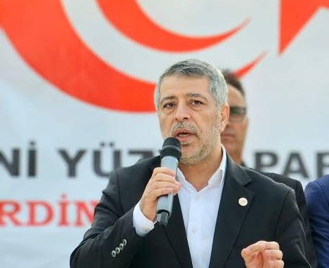 Türkiye’de siyaset, köklü bir