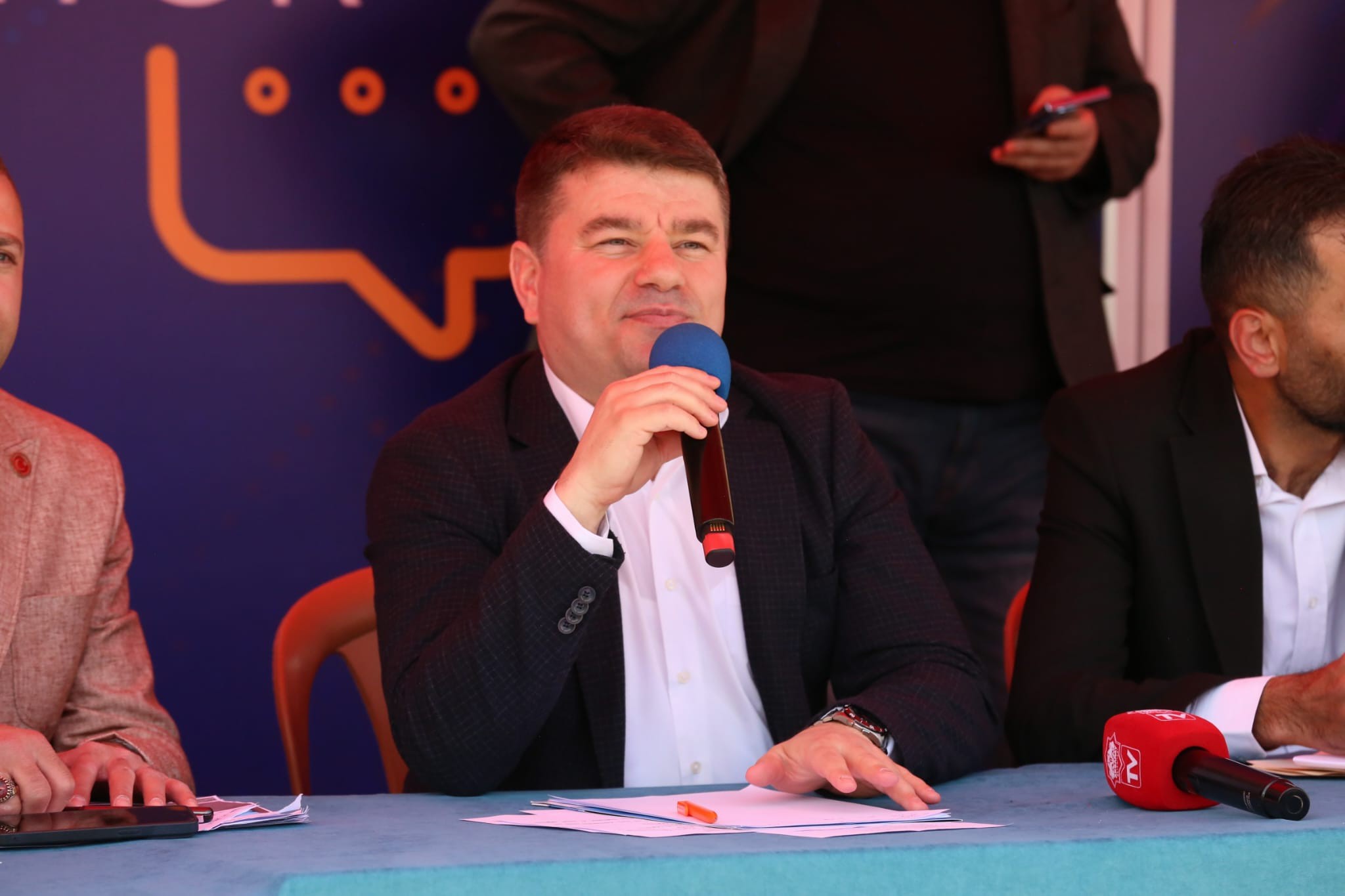 BAŞKAN DİNÇER SAHALARDA: “VATANDAŞLA EL ELE, GELECEĞE HEP BİRLİKTE”