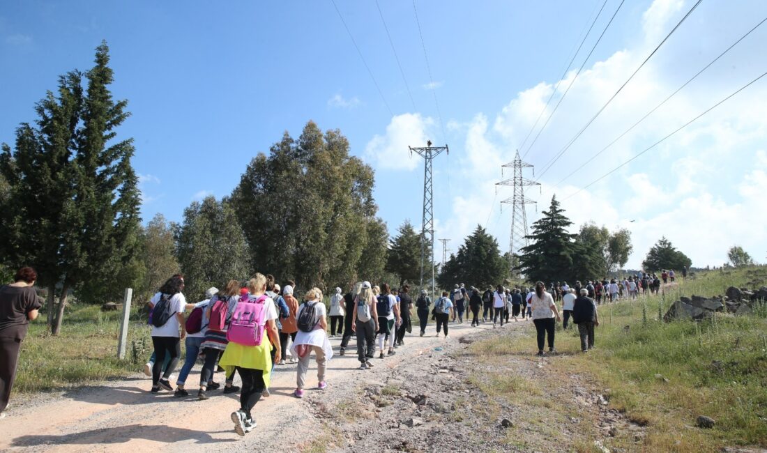 İzmir’in Çiğli ilçesinde doğaseverler,