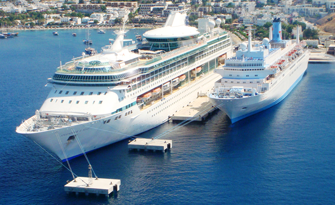 Kuşadası Ege Port Limanı’na Aynı Anda 3 Kruvaziyer Gemi Yanaştı