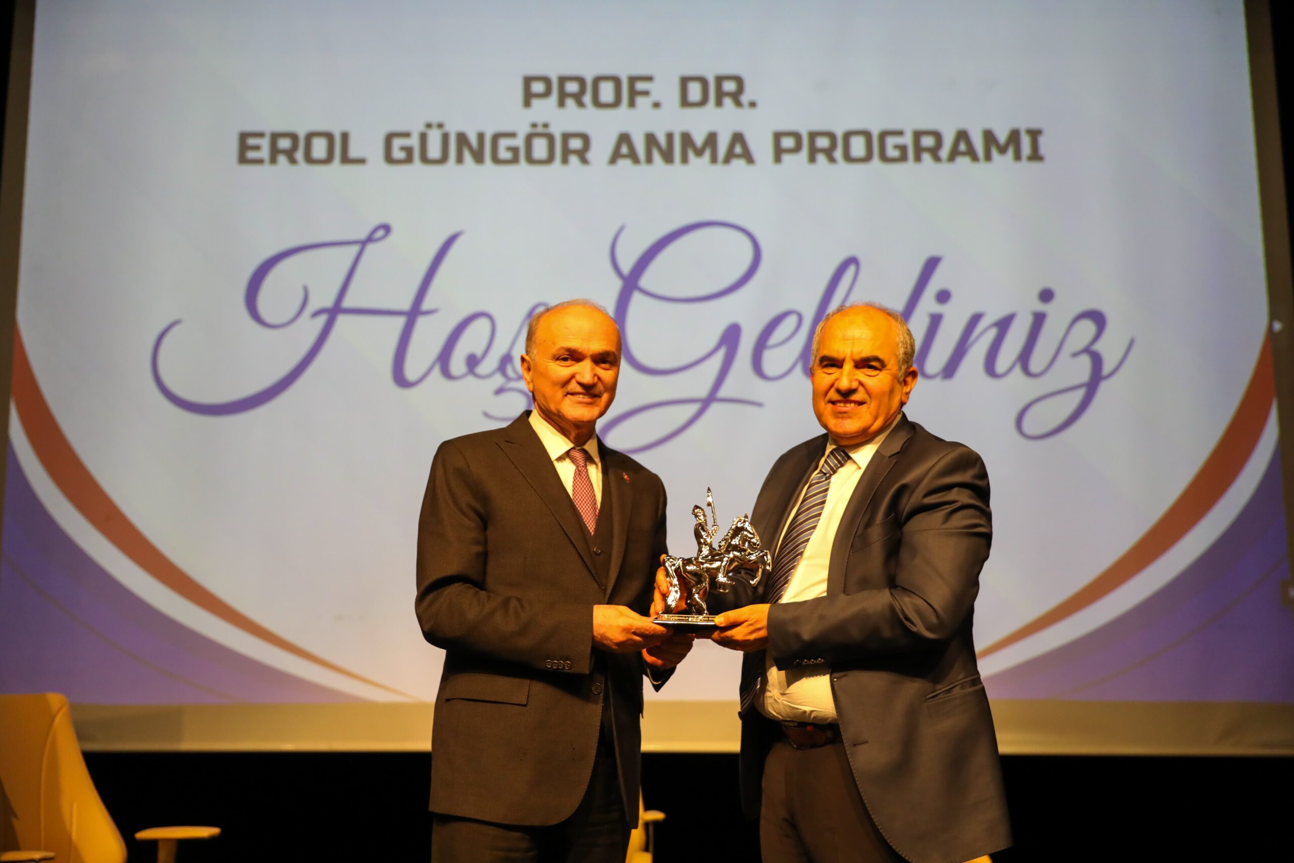 Prof. Dr. Erol Güngör Düzce’de Anıldı: “Derin Sularda Yüzen Bir Fikir Adamı”