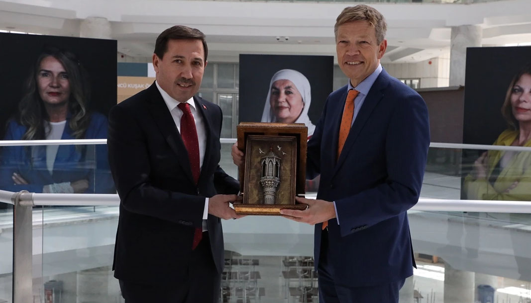 “Türkiye’nin Kadın Öncüleri” Sergisi Konya’da Ziyarete Açıldı: Göçten Başarıya İlham Veren Hikâyeler