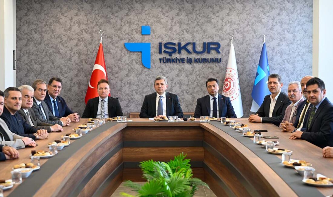 Antalya’da Meslek Lisesi Öğrencilerine İstihdam Köprüsü: Öğrencilerle İşverenler Buluştu Abdulkadir MENZİLCİOĞLU Antalya/TEKHA Antalya’da