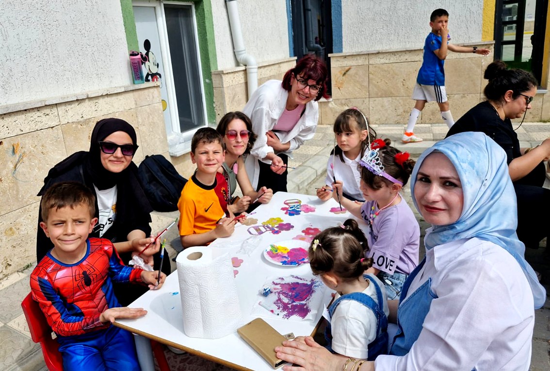 Öğrenciler, Anneler Günü Hediyelerini Anneleriyle Birlikte Hazırladılar