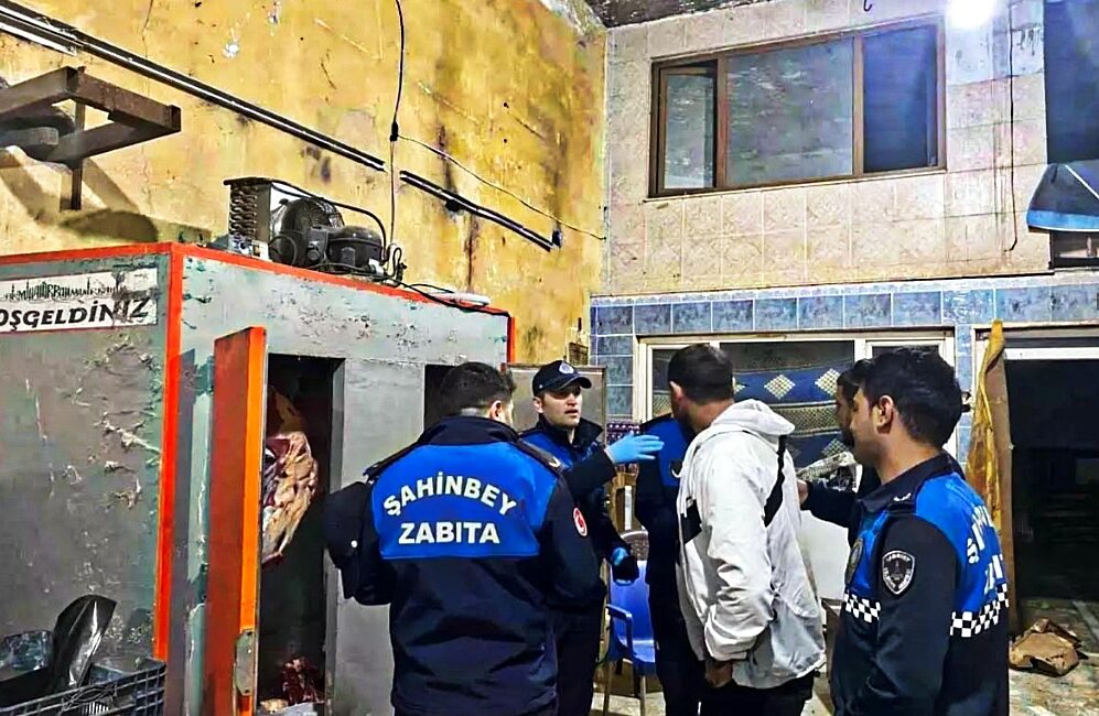 Gaziantep’te 1.5 Ton Bozuk Et Ele Geçirildi! ABDULLAH SOLMAZ-GAZİANTEP/TEKHA Gaziantep’in Şahinbey