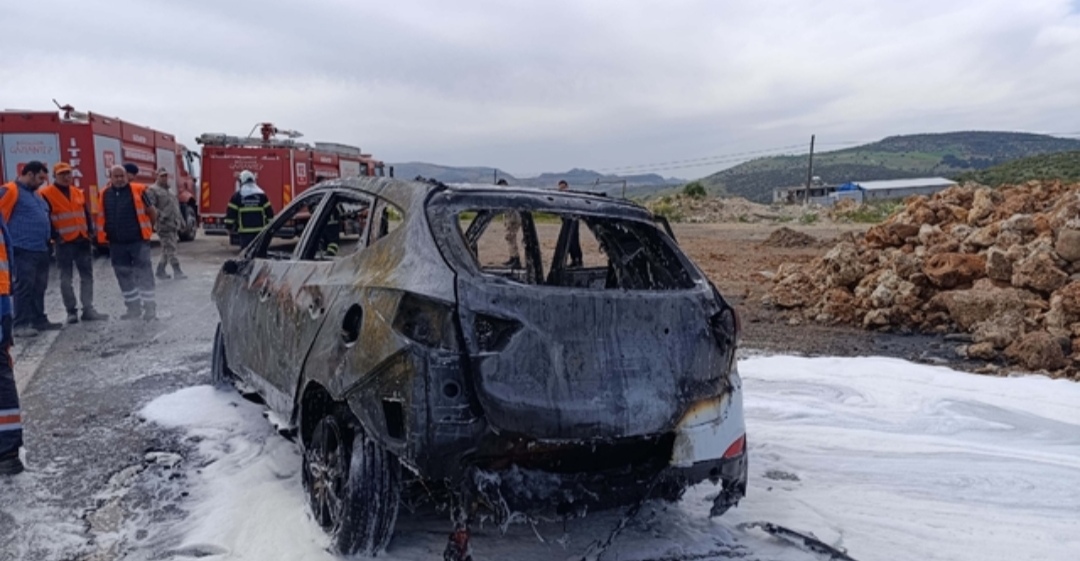 Gaziantep Nurdağı’nda Seyir Halindeki Otomobil Alev Aldı, İtfaiye Müdahale Etti