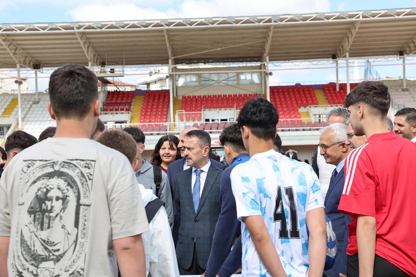 Vali İlhami Aktaş’tan Gebze’de Spor Tesislerine Ziyaret