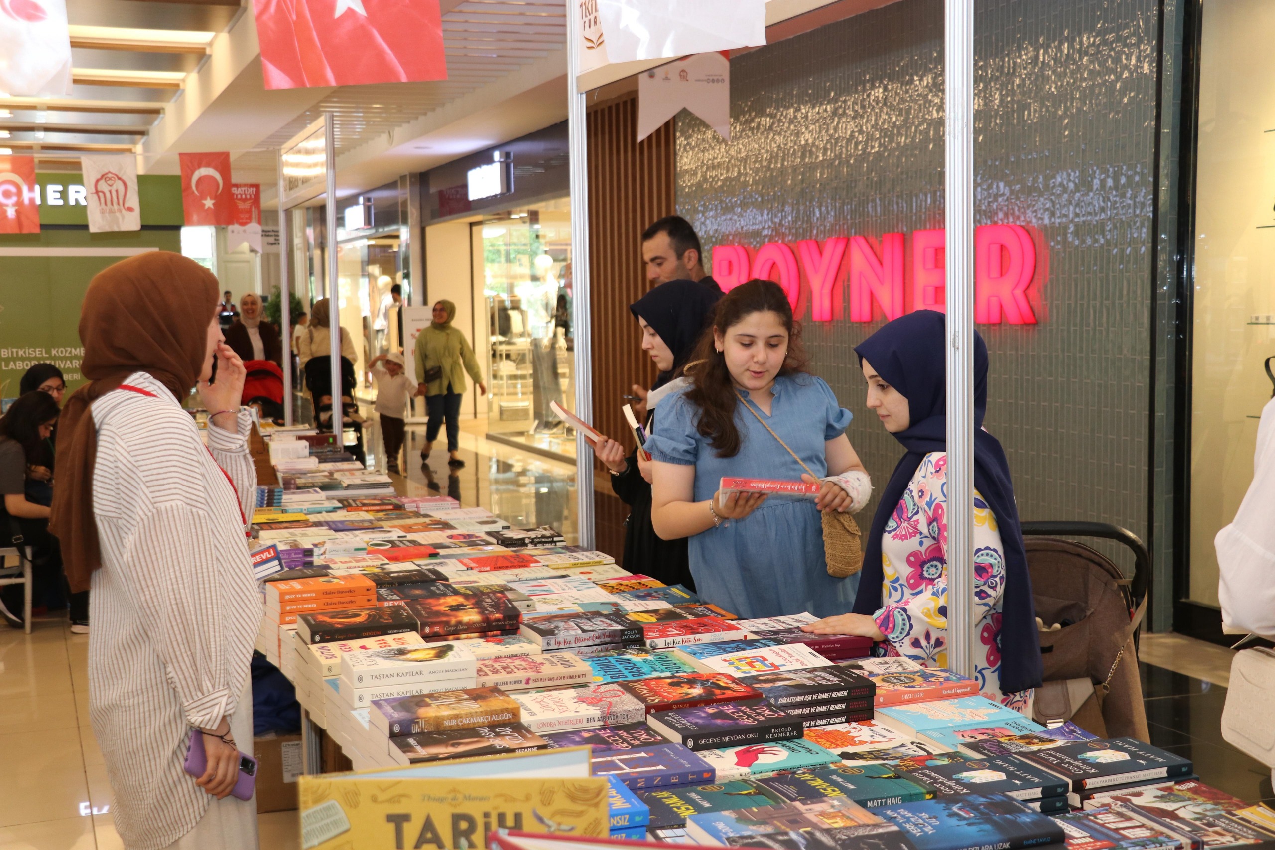 11. Siirt Geleneksel Kitap Fuarı Renkli Etkinliklerle Sürüyor