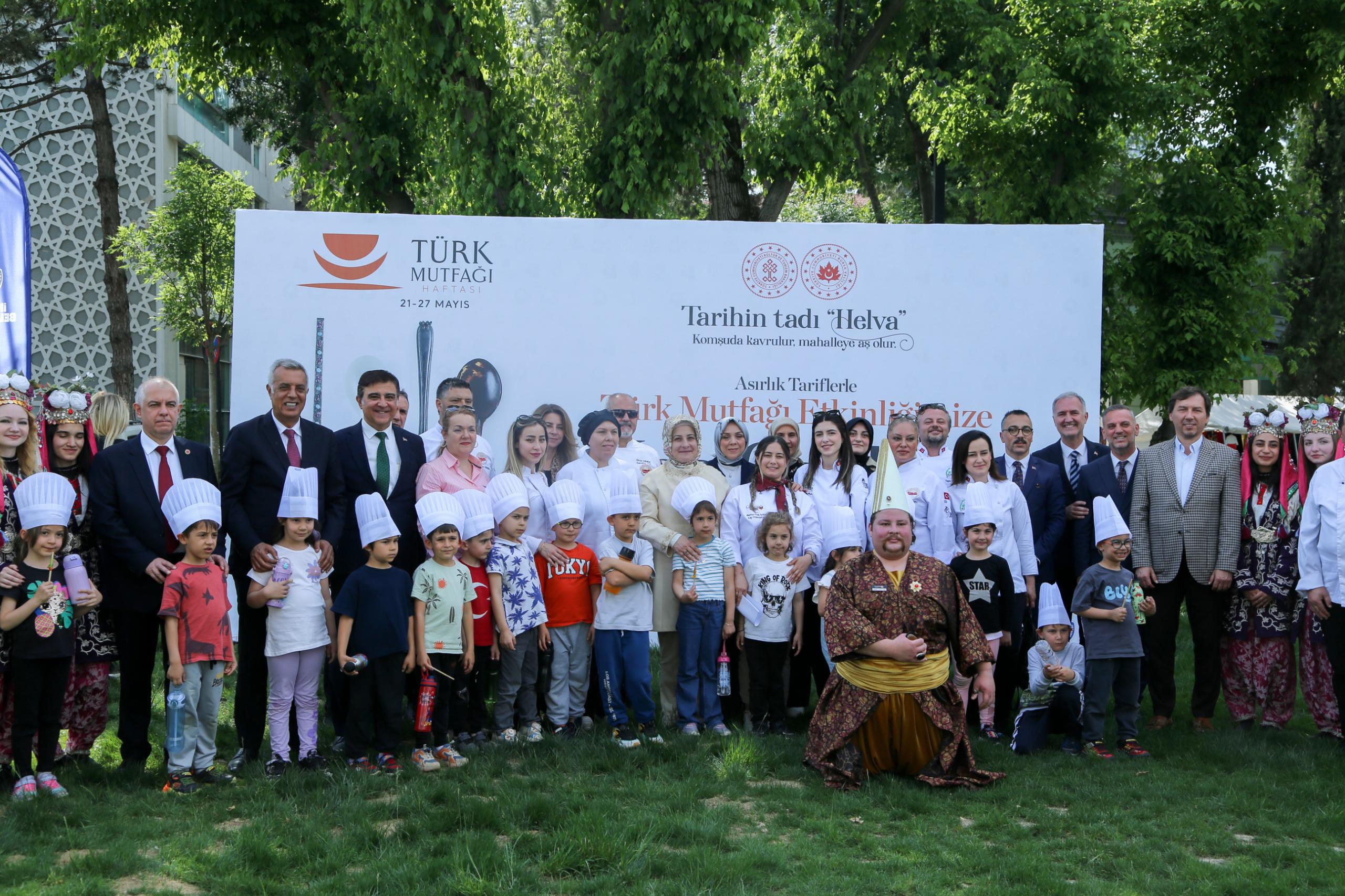 Türk Mutfağı Haftası Bursa’da Başladı: Osmanlı Helvaları ve Coğrafi İşaretli Tatlar Tanıtıldı