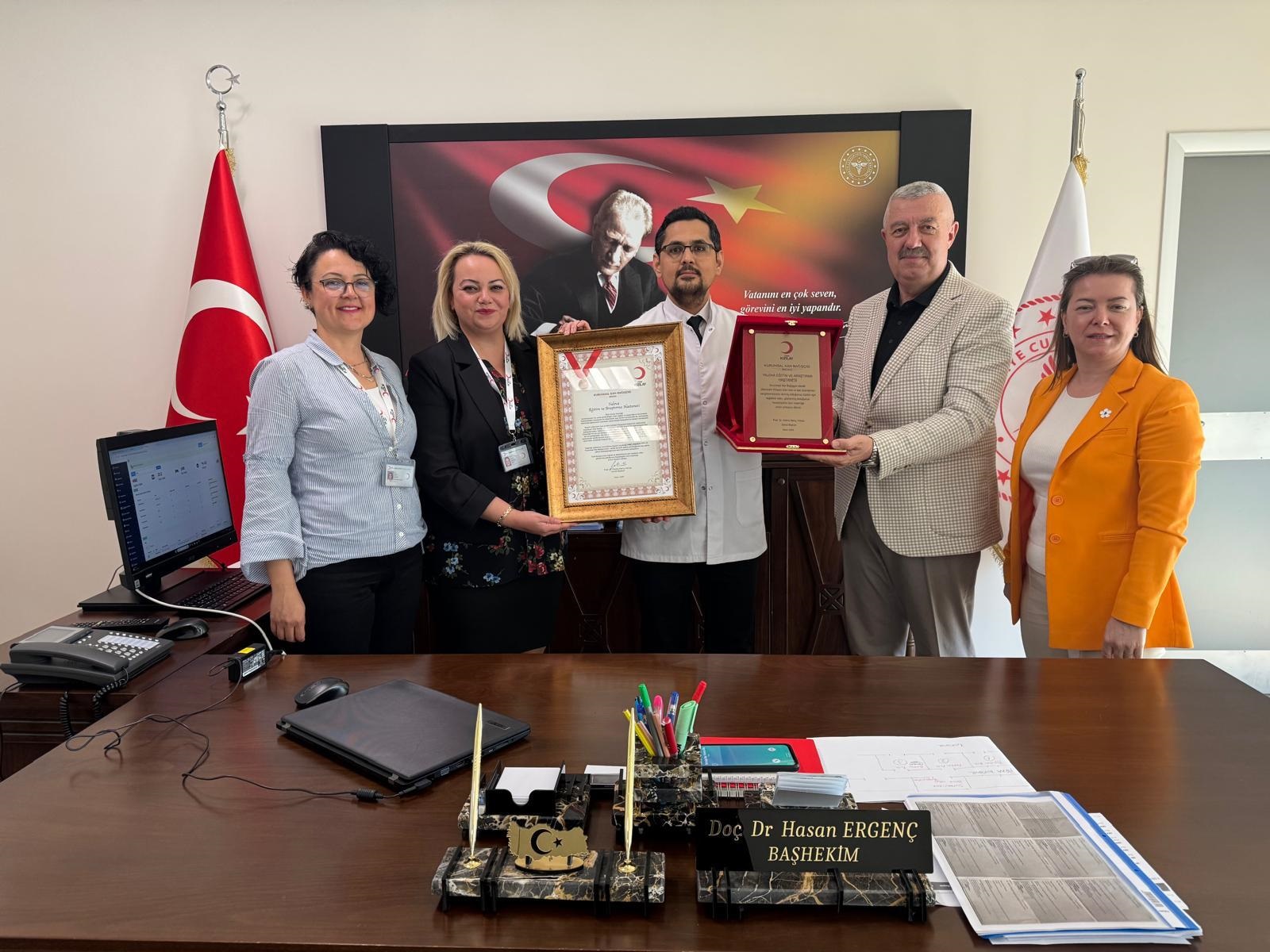 Yalova Eğitim ve Araştırma Hastanesi’ne Türk Kızılayı’ndan Bronz Madalya