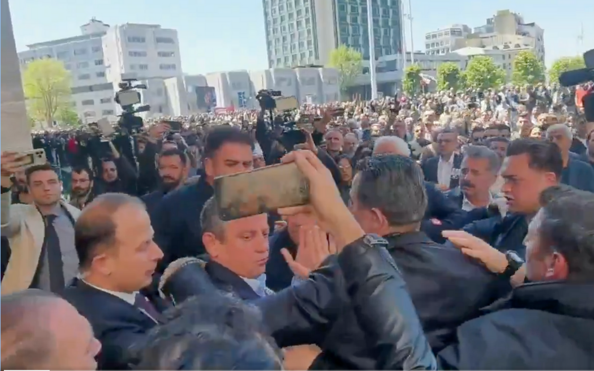 CHP Lideri Özgür Özel’e Saldıran Şahsın Kardeşi, Zafer Partisi’nin Kurucu Üyesi Çıktı