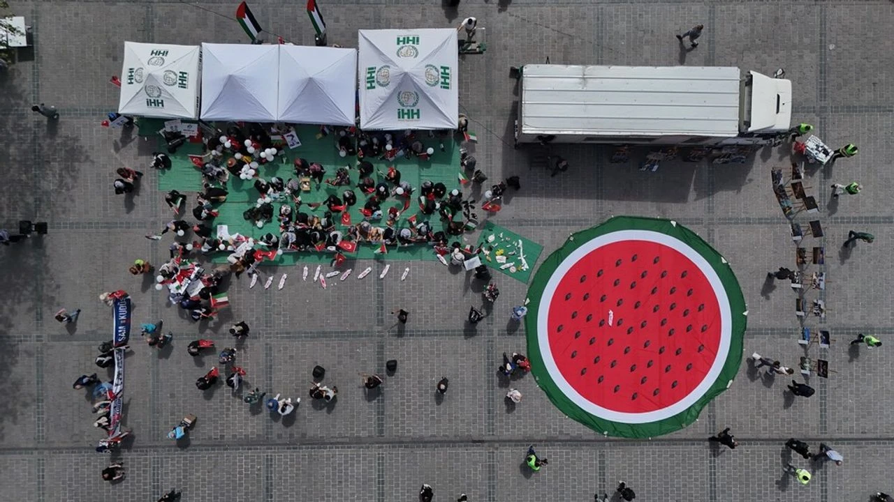 İstanbul’da Gazze’ye Destek Yürüyüşü: Binler Beyazıt’tan Ayasofya’ya Yürüdü