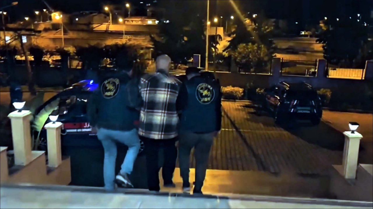 Interpol Tarafından Aranan İki Suçlu Türkiye’de Yakalandı