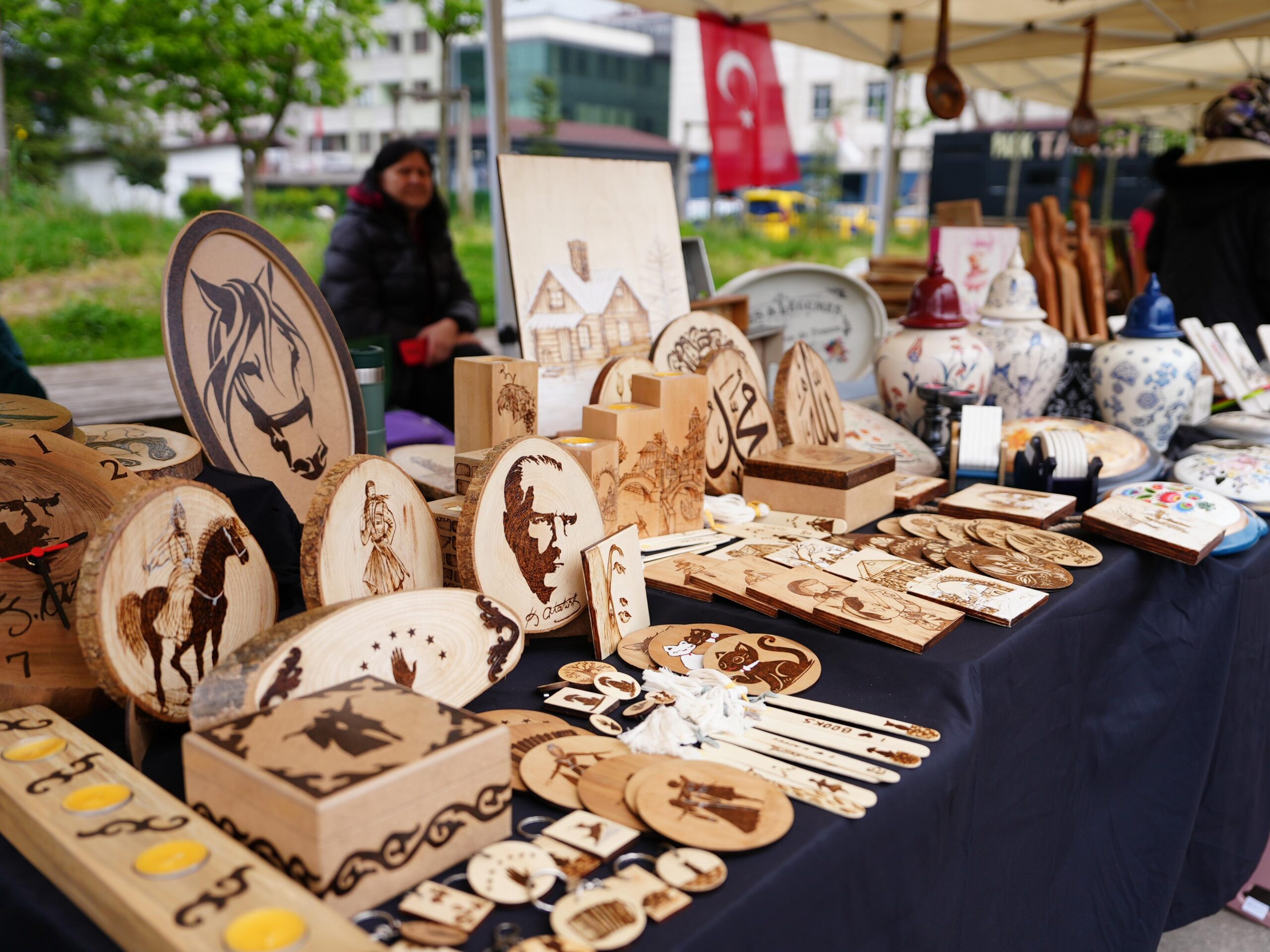 DÜZCE SANAT SOKAĞI ‘ANNELER GÜNÜ’ KONSEPTİYLE ZİYARETÇİLERİNİ AĞIRLIYOR