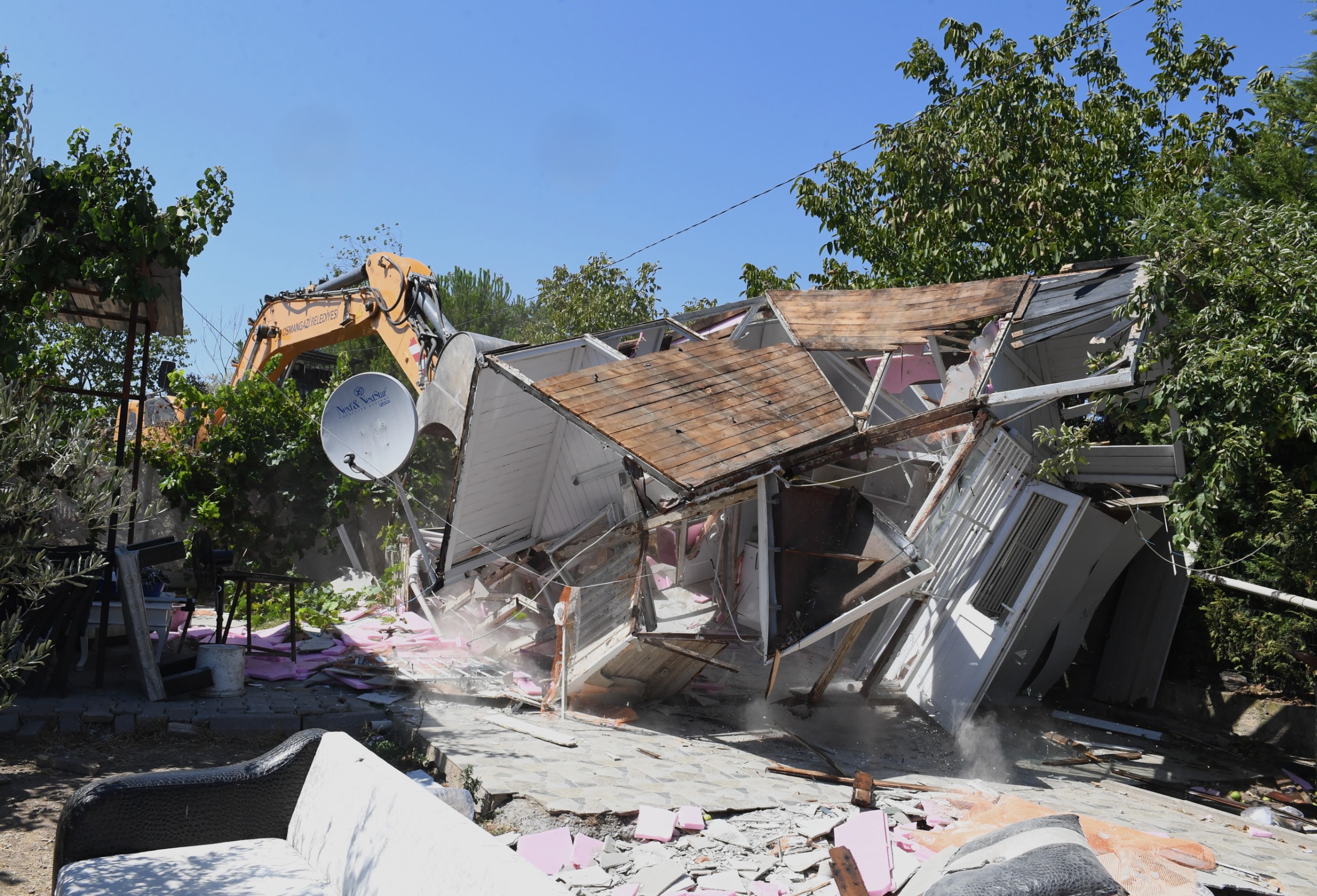 Osmangazi’de 1. Derece Sit Alanındaki Kaçak Yapılar Yıkıldı