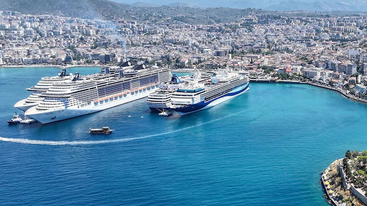 Kuşadası’nda Kruvaziyer Yoğunluğu!