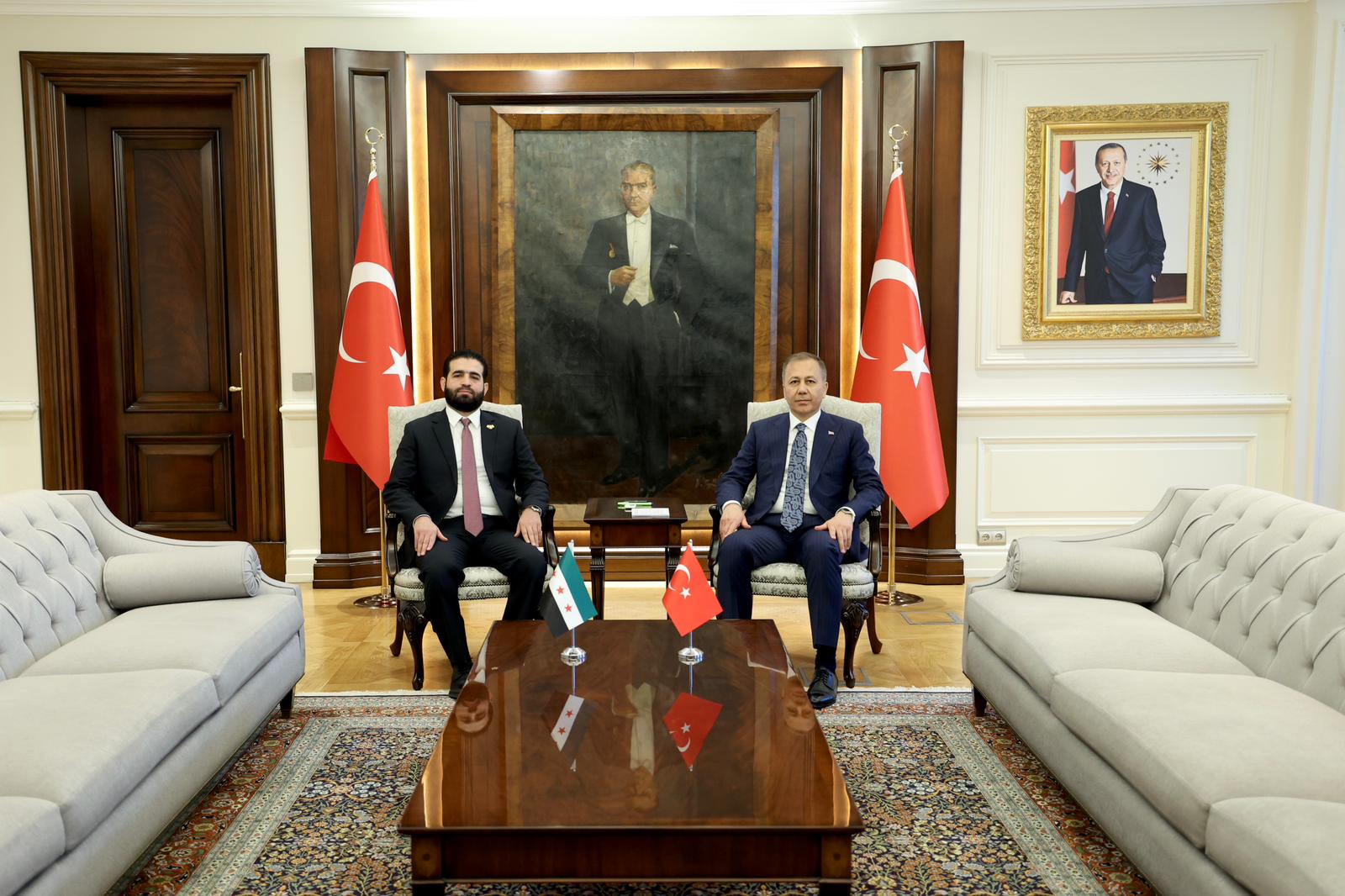 İçişleri Bakanı Ali Yerlikaya, Suriye İçişleri Bakanı Enes Hattab ile Görüşme Gerçekleştirdi