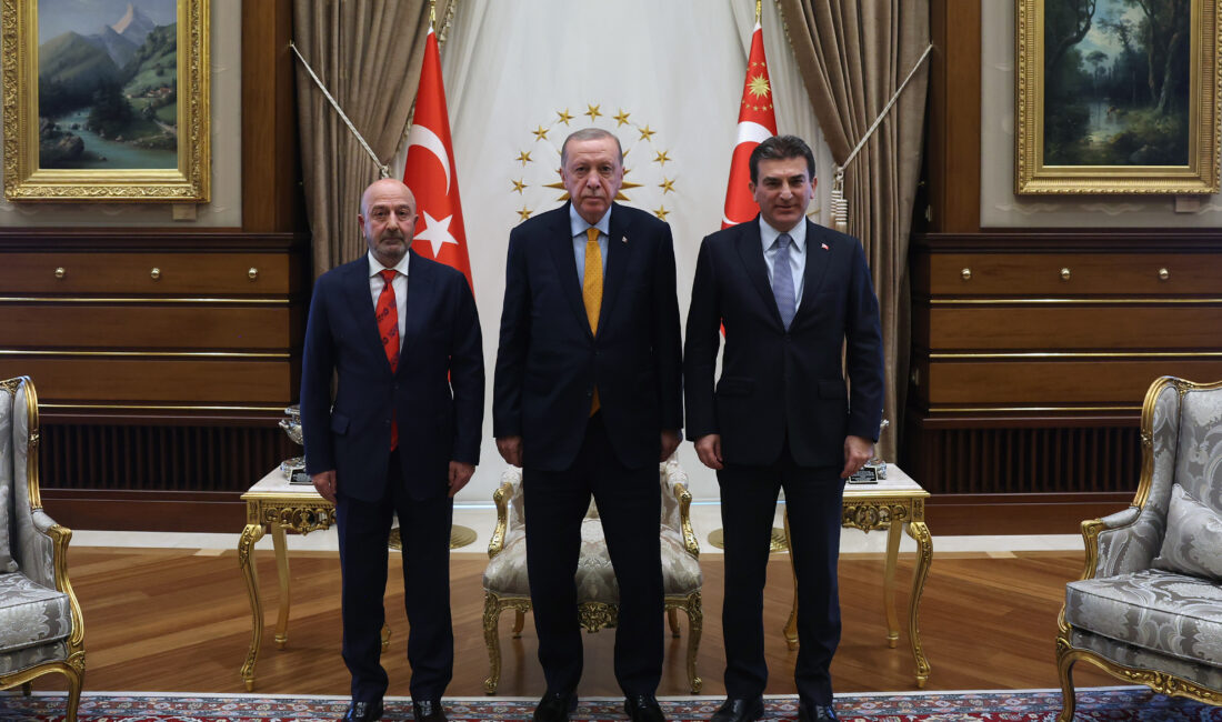 Cumhurbaşkanı Erdoğan, OYAK Yönetim Kurulu Başkanı ve Genel Müdürü’nü Kabul Etti ANKARA / TEKHA Cumhurbaşkanı