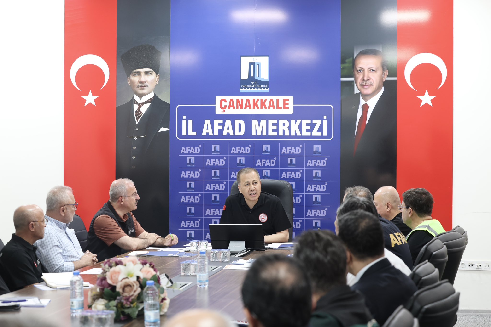 İçişleri Bakanı Ali Yerlikaya Çanakkale’deki Yangın Bölgesinde İncelemelerde Bulundu