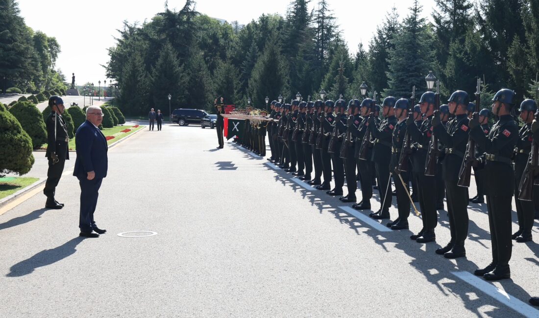Millî Savunma Bakanı Yaşar Güler, Kara Kuvvetleri Komutanlığındaki Devir-Teslim Törenine Katıldı ANKARA / TEKHA Millî