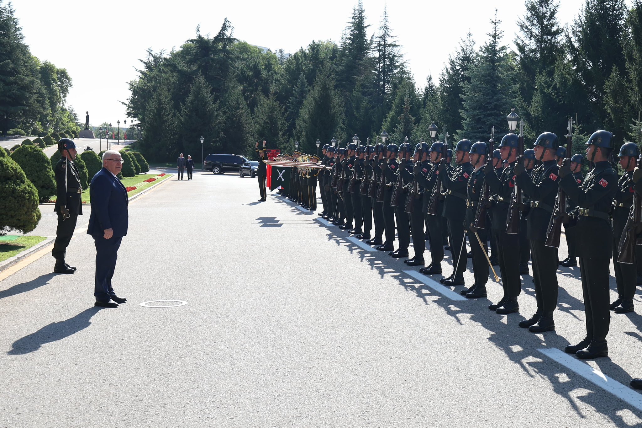 Millî Savunma Bakanı Yaşar Güler, Kara Kuvvetleri Komutanlığındaki Devir-Teslim Törenine Katıldı