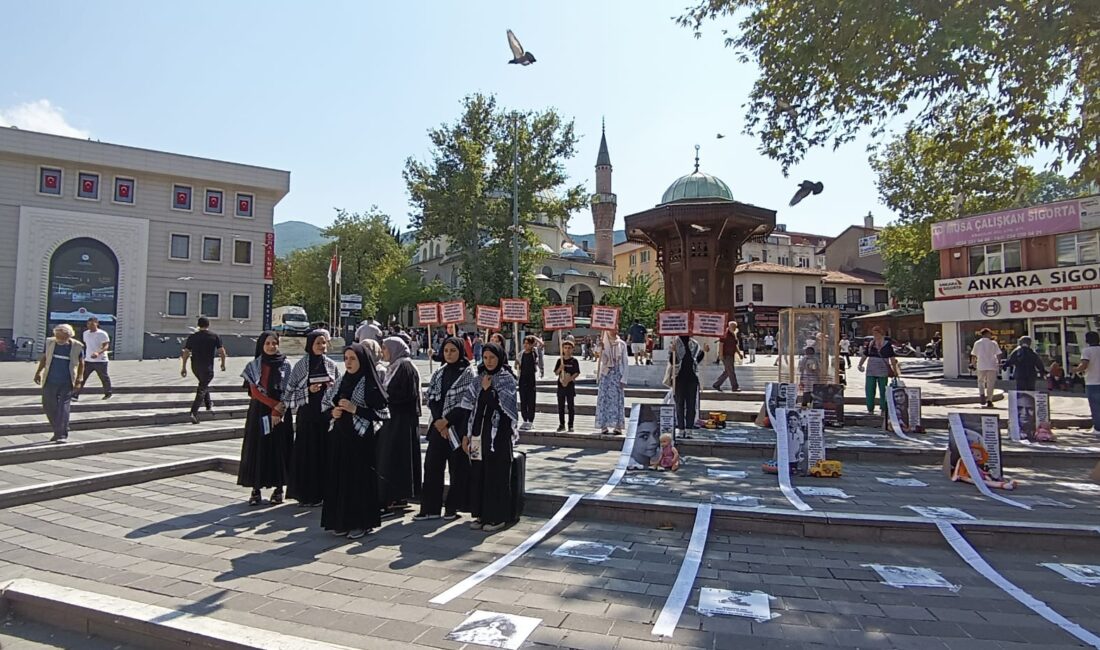 Bursa’da İmam Hatip Öğrencilerinden Sessiz Tiyatro Gösterisi: “Uyan” Bursa / TEKHA Gazze’deki