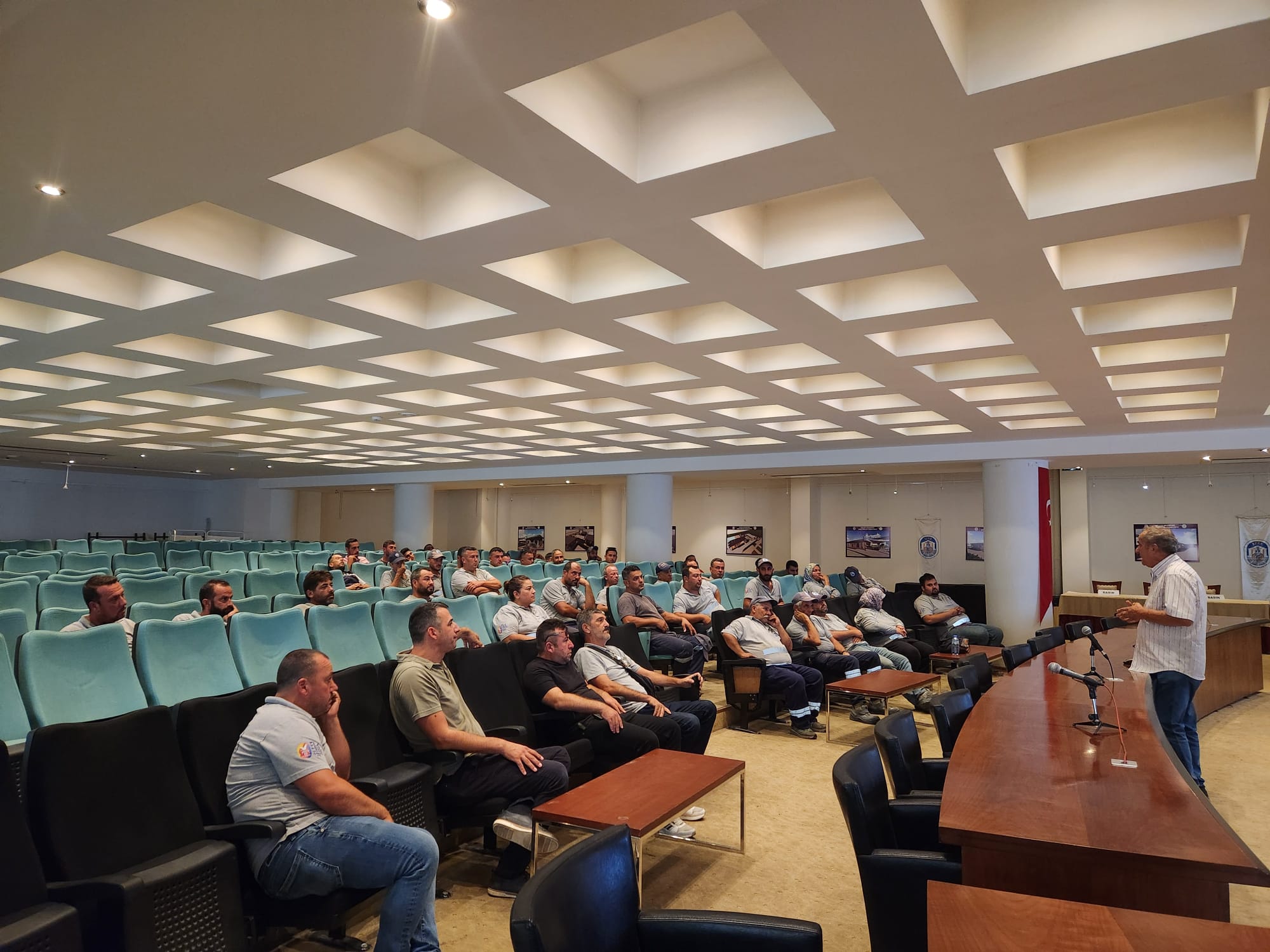 Efes Selçuk Belediyesi’nden Temizlik İşçilerine İş Sağlığı ve Güvenliği Eğitimi