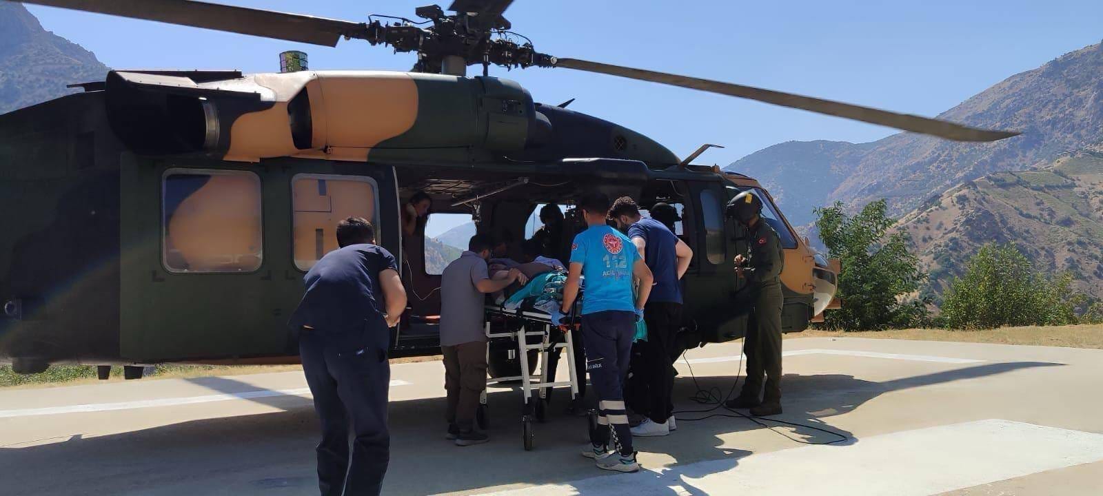 TSK Helikopteri, Erken Doğum Riski Olan Hamileyi Van’a Ulaştırdı