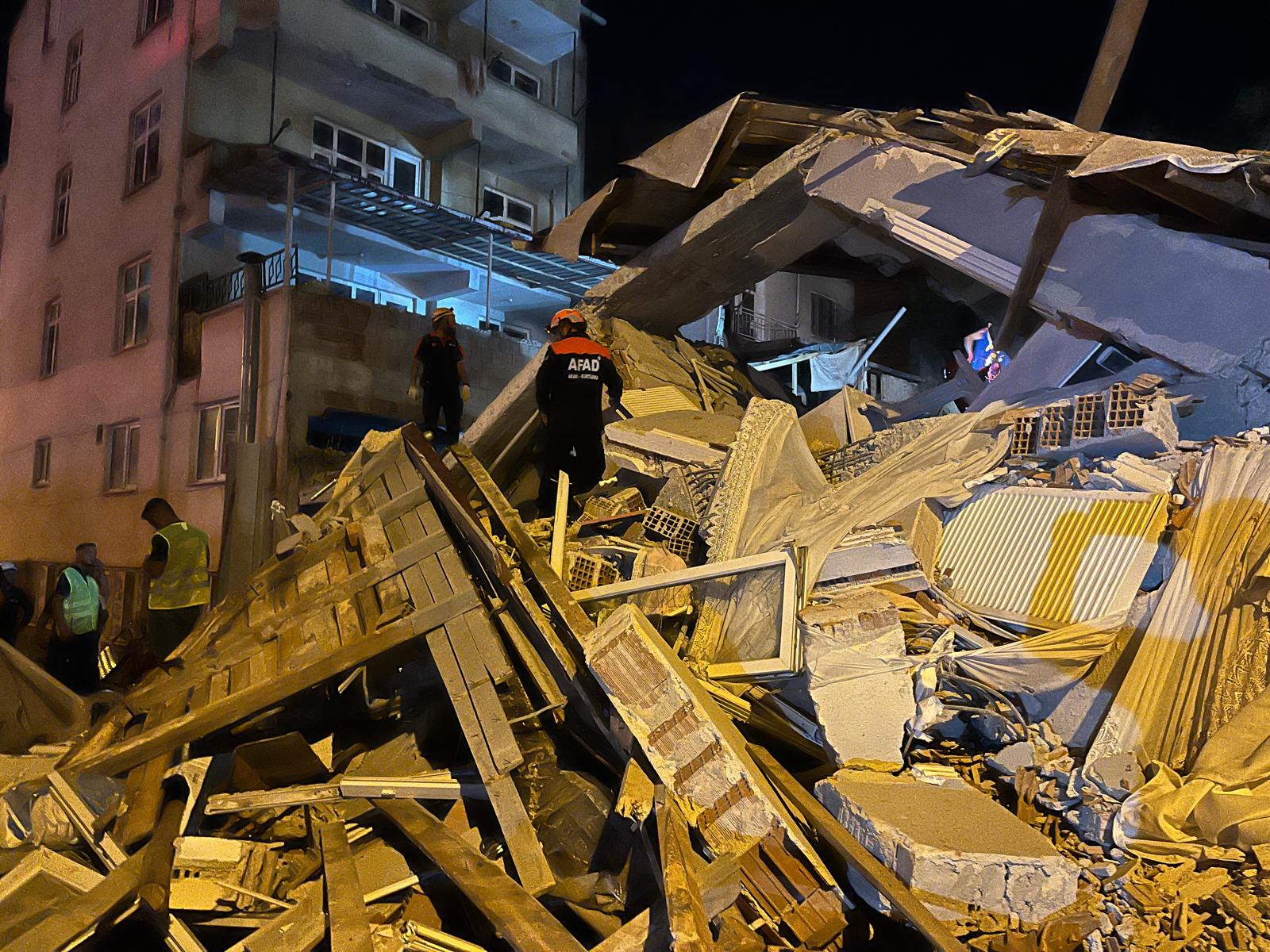 Balıkesir Sındırgı Depreminde Ölen Kişinin Kimliği Belli Oldu