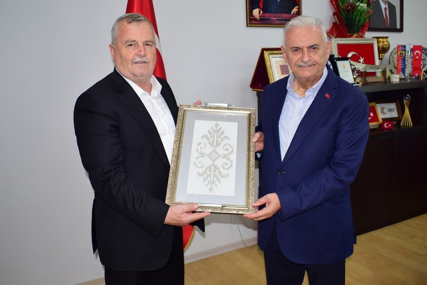 Binali Yıldırım Armutlu’da Vatandaşlarla Buluştu