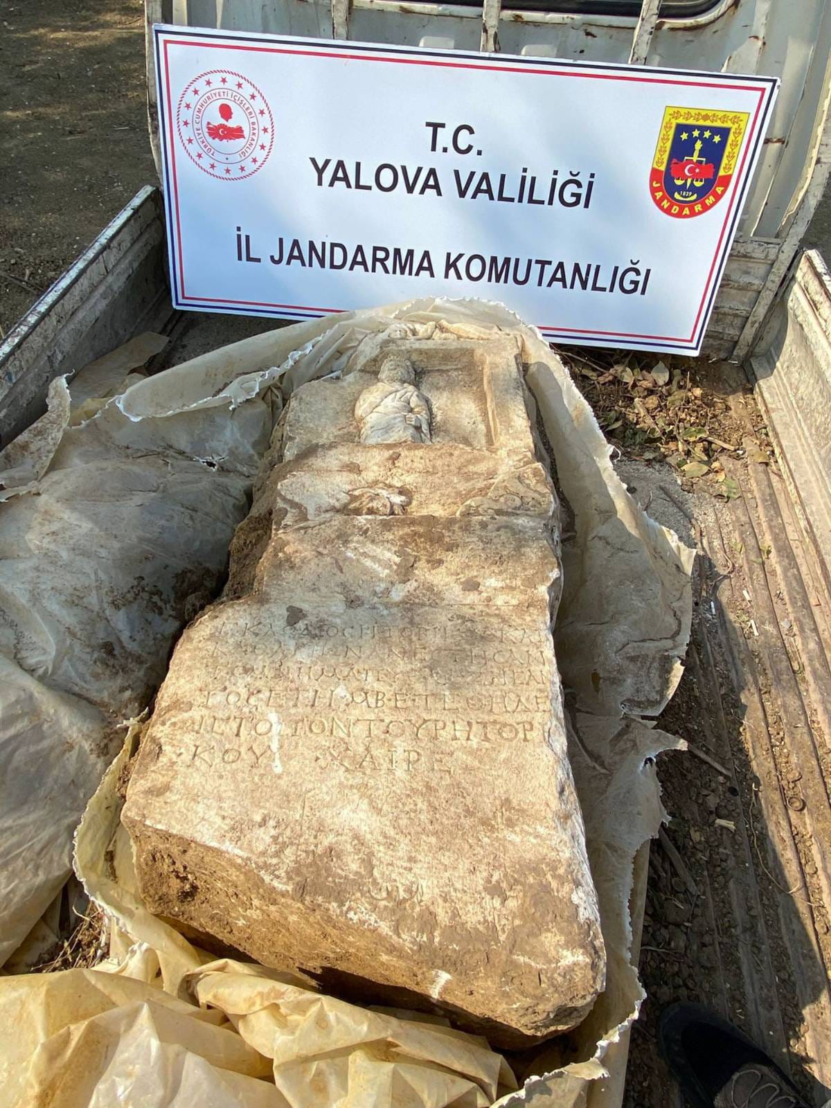 Yalova’da Roma Dönemine Ait 1900 Yıllık Mezar Taşı Ele Geçirildi