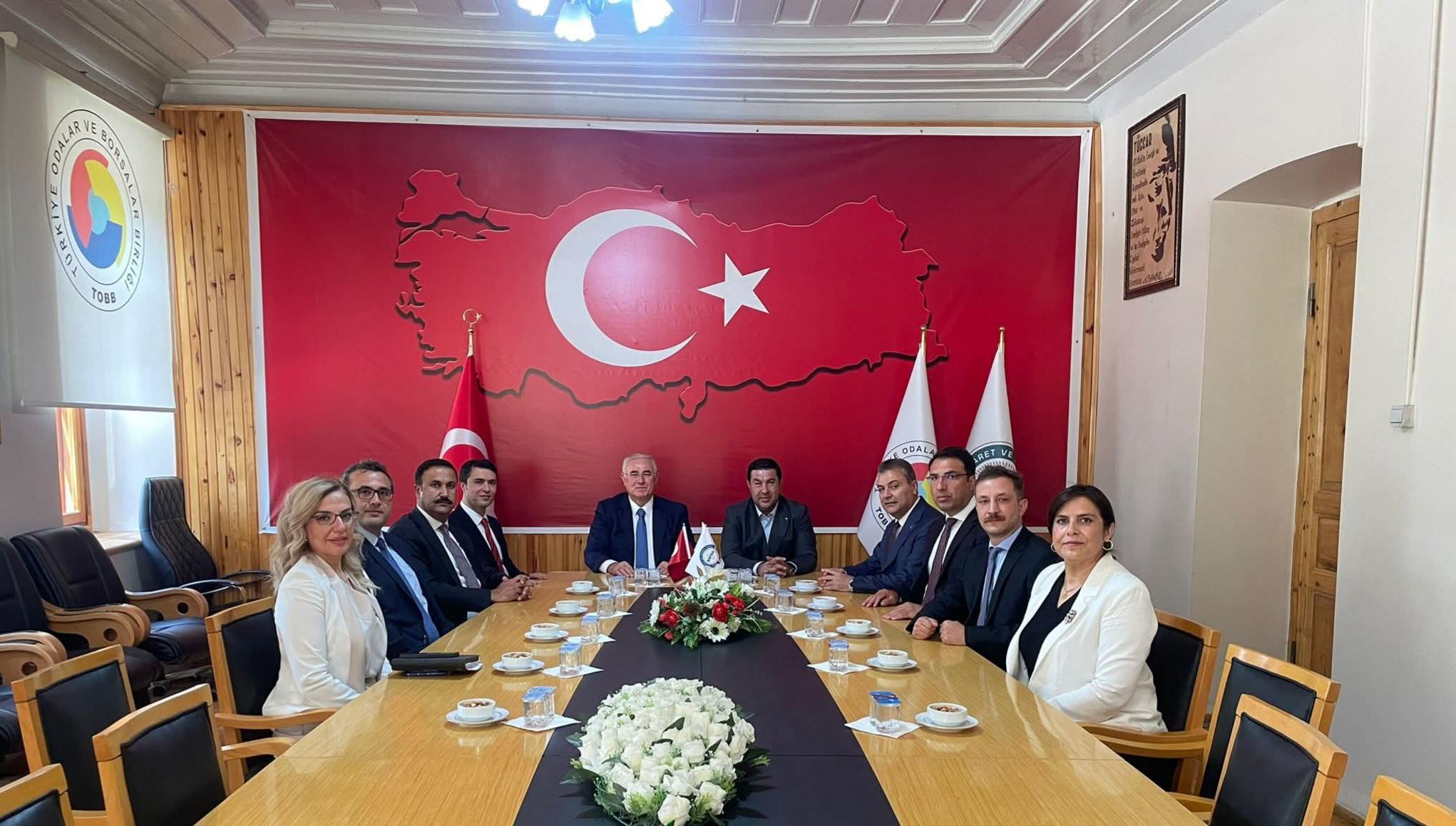 Kamu Başdenetçisi Mehmet Akarca Kars Ticaret ve Sanayi Odasını Ziyaret Etti