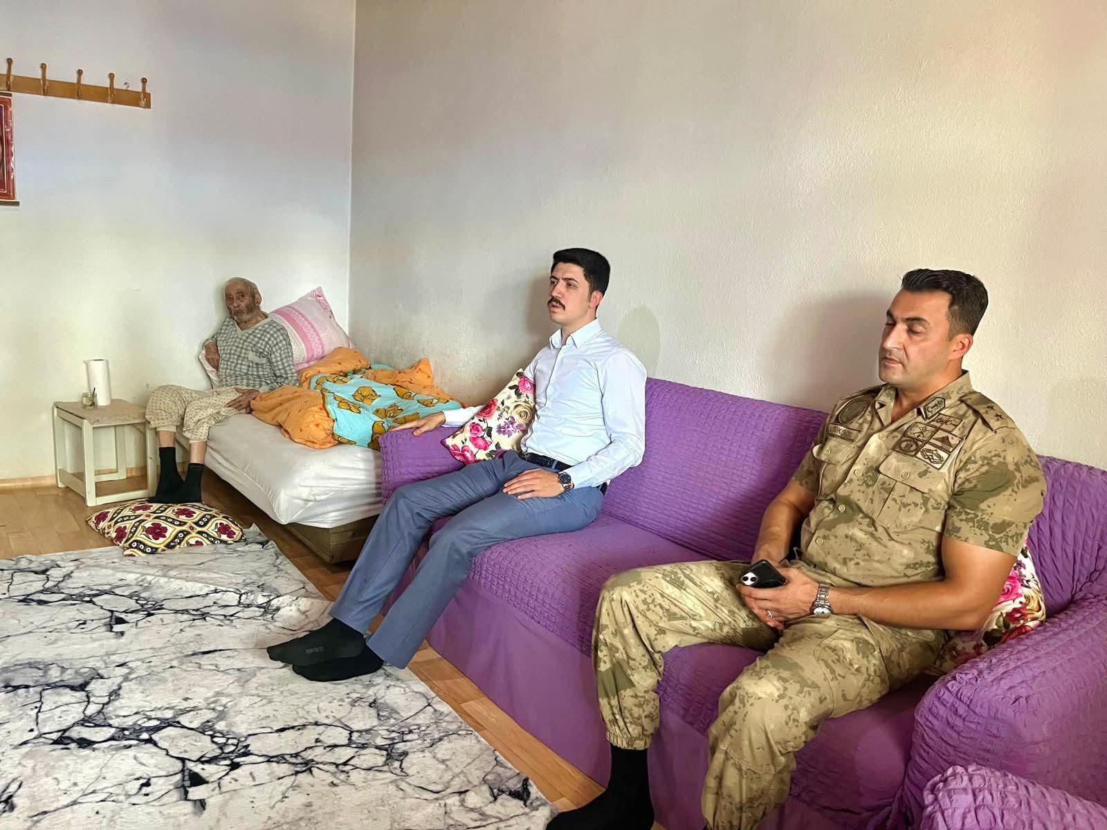 Digor Kaymakamı Kahraman’dan Alem Köyü’ndeki Şehit Ailesine Ziyaret