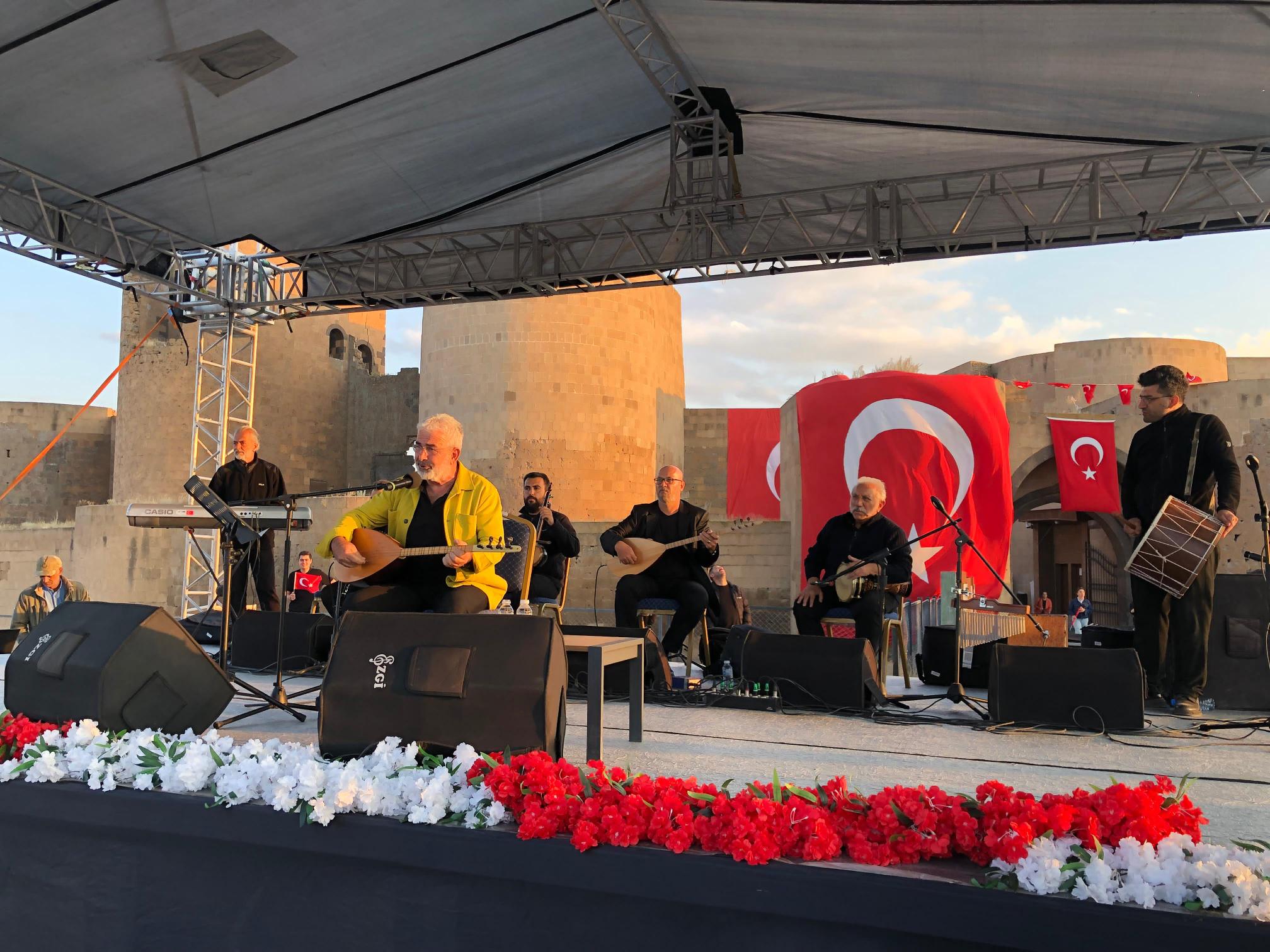 Ani’nin Fethi’nin 961. Yıl Dönümünde Esat Kabaklı’dan Unutulmaz Fetih Konseri