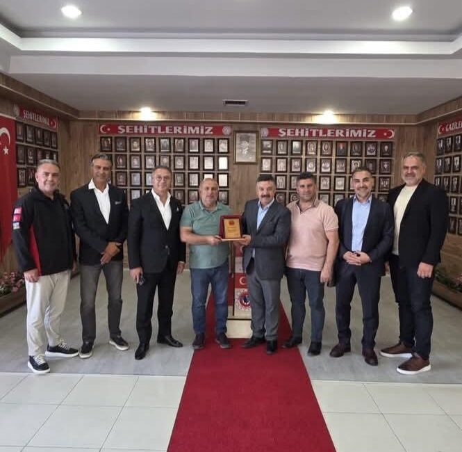 Gazi Kars Vakfı’ndan Kars Şehit ve Gaziler Derneği’ne Anlamlı Ziyaret CEM DAŞDELEN- KARS /