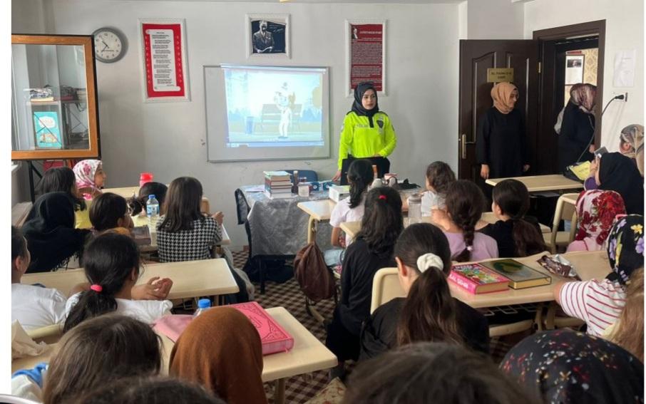 Kars’ta Kur’an Kursu Öğrencilerine Trafik Eğitimi Verildi