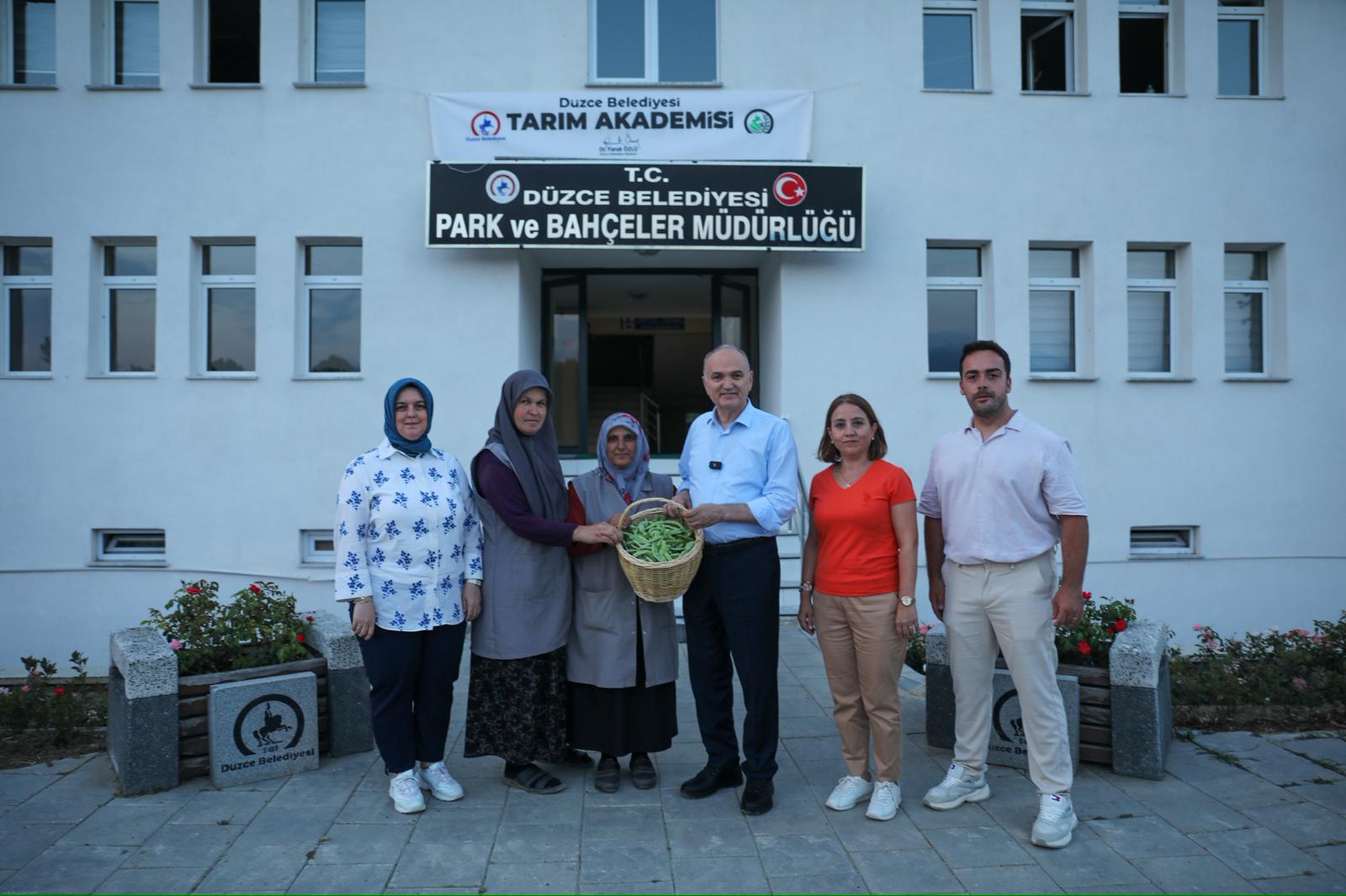 Düzce Tarım Akademisi’nde İlk Hasat Sevinci