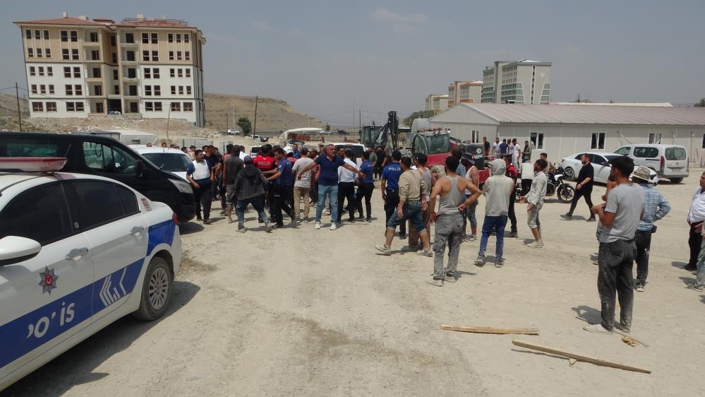 Malatya’da TOKİ Şantiyesinde Silahlı ve Bıçaklı Kavga: 2’si Ağır 7 Yaralı